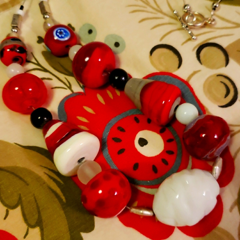 Artisan Venetian Flamework Glass Bead Necklace.